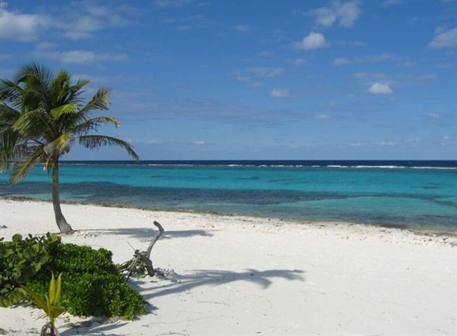 Another view of the ocean behind SeaRendipity